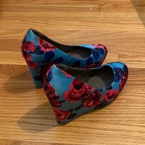 Madden girl blue floral heels size 7.5